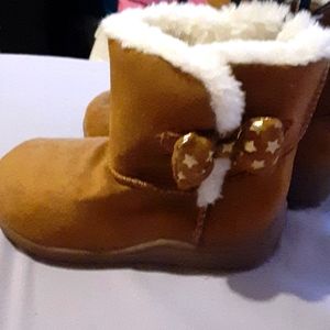 Infant girls fuzzy boots